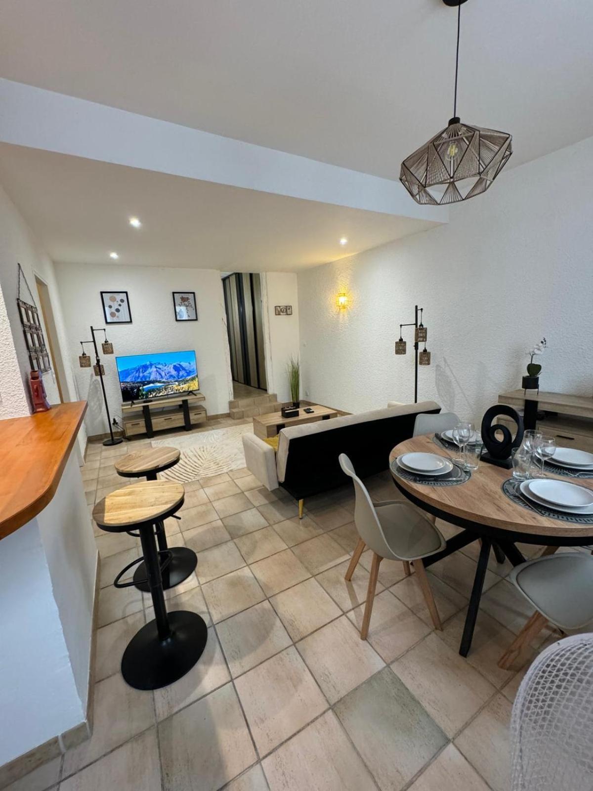 Charmant Appartement En Hypercentre De Кастельнодари Экстерьер фото
